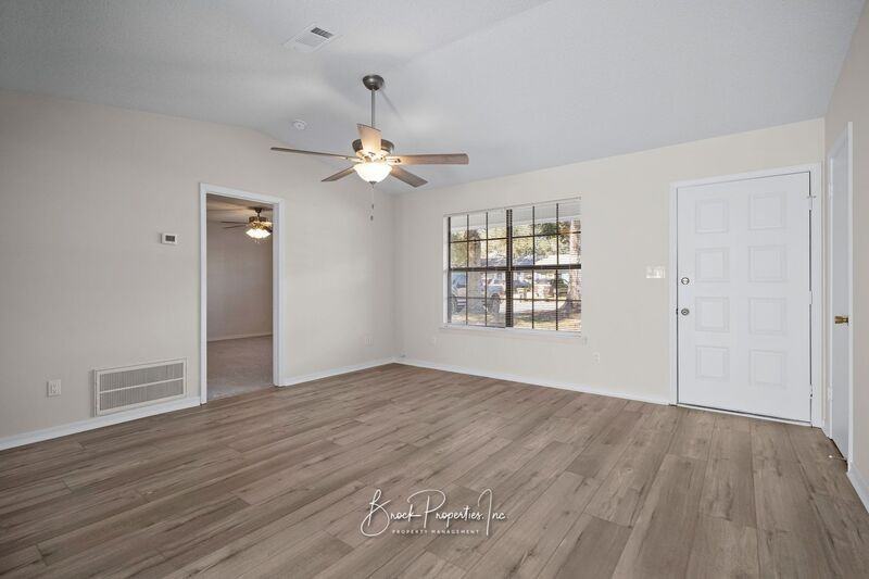 10677 Silver Creek Dr - Photo 4 of 23