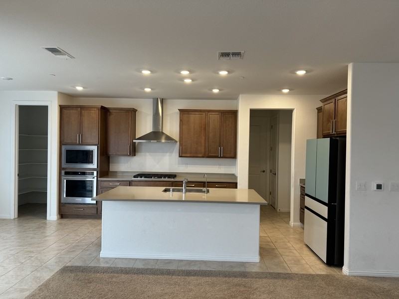 16172 Abernathy Ct - Photo 2 of 20