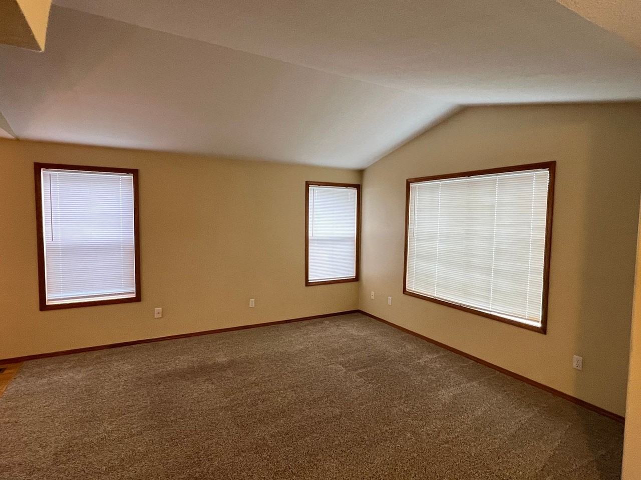 14015 Ne 53rd St - Photo 3 of 22