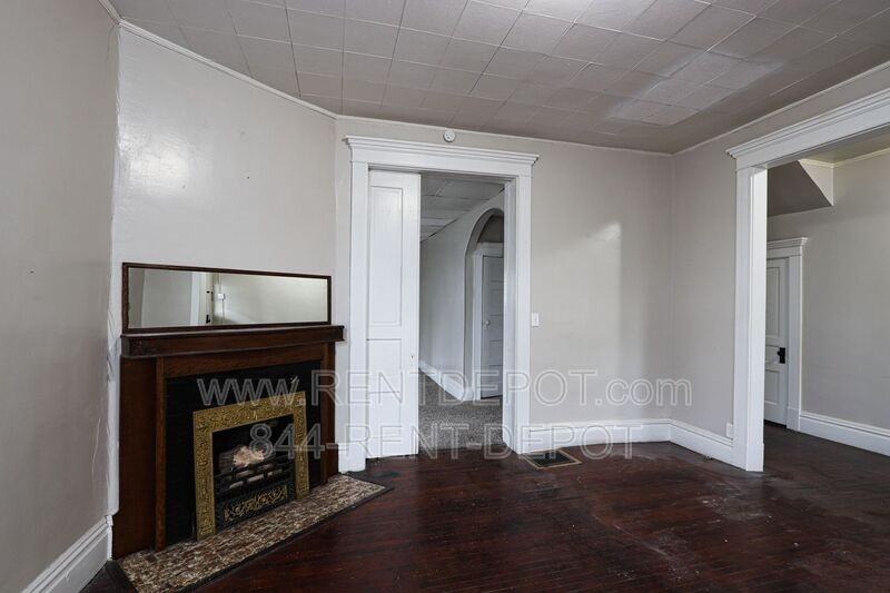 1419 Se 2nd St - Photo 3 of 13