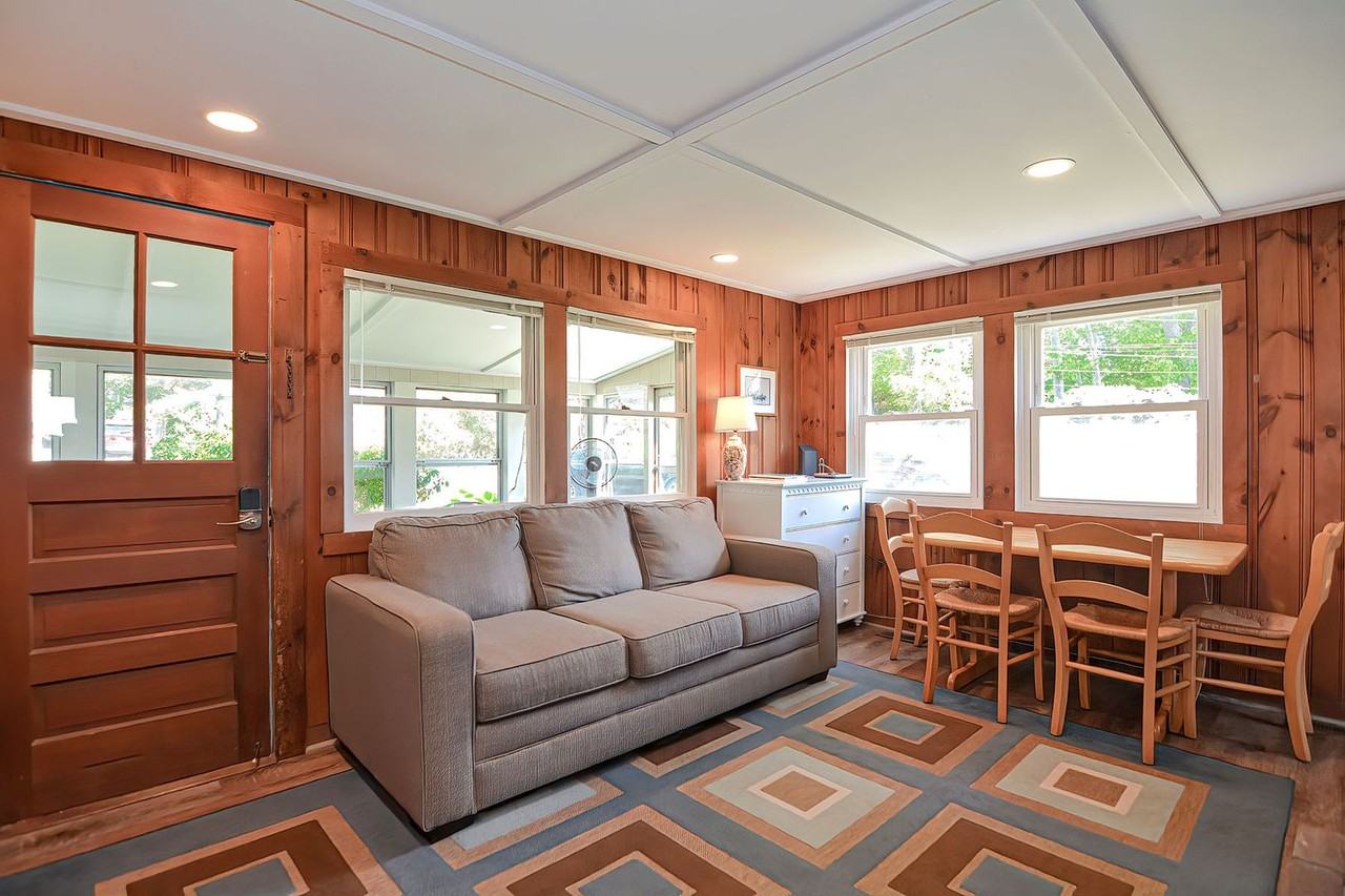 2 Saratoga Ct - Photo 5 of 25