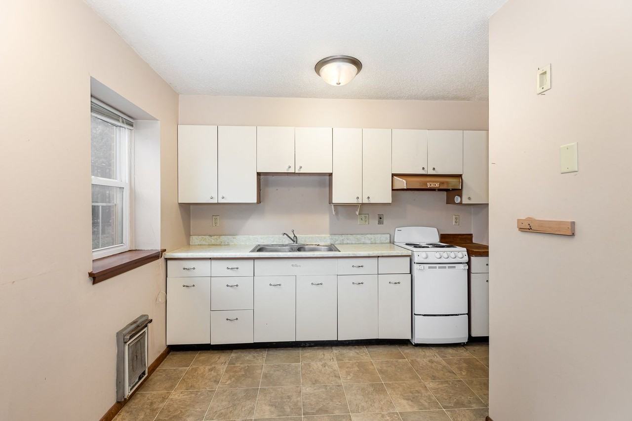 215 Birch St S - Photo 4 of 27