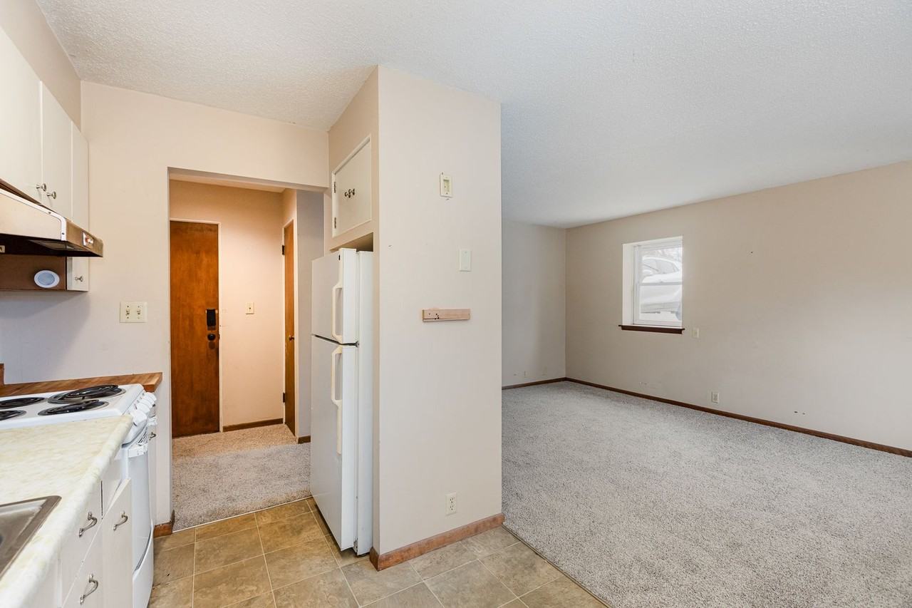 215 Birch St S - Photo 7 of 27