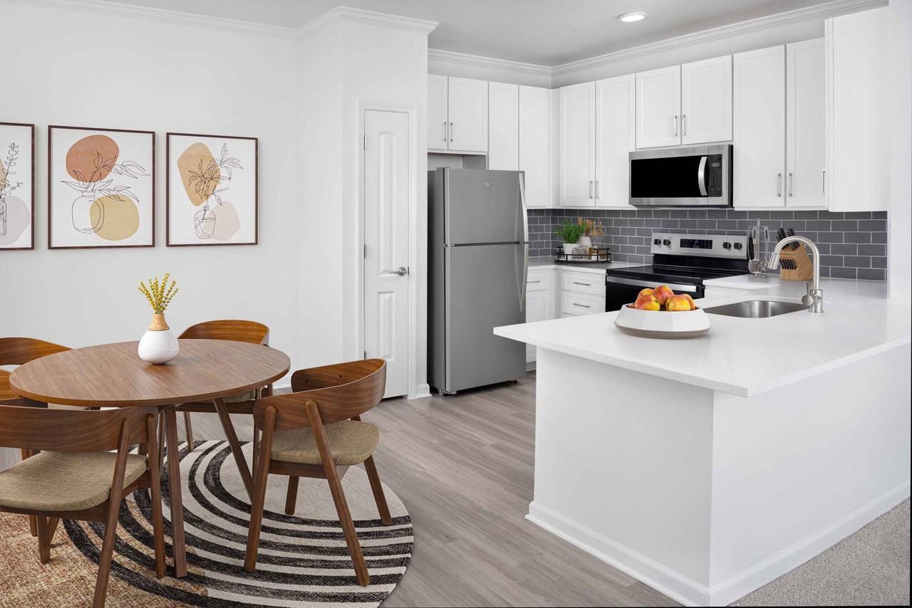 Camden Montague - Photo 3 of 38