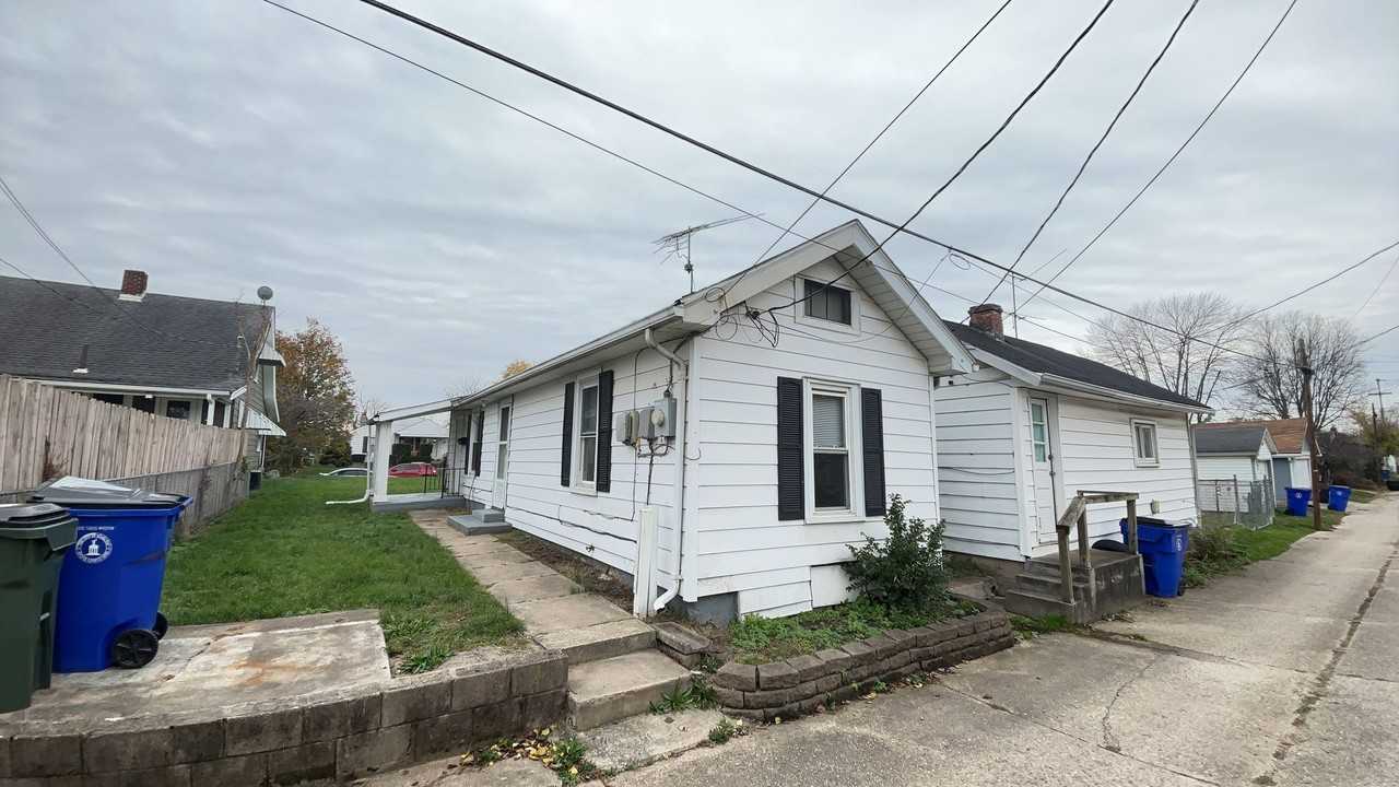 1326 Campbell Ave - Photo 2 of 12