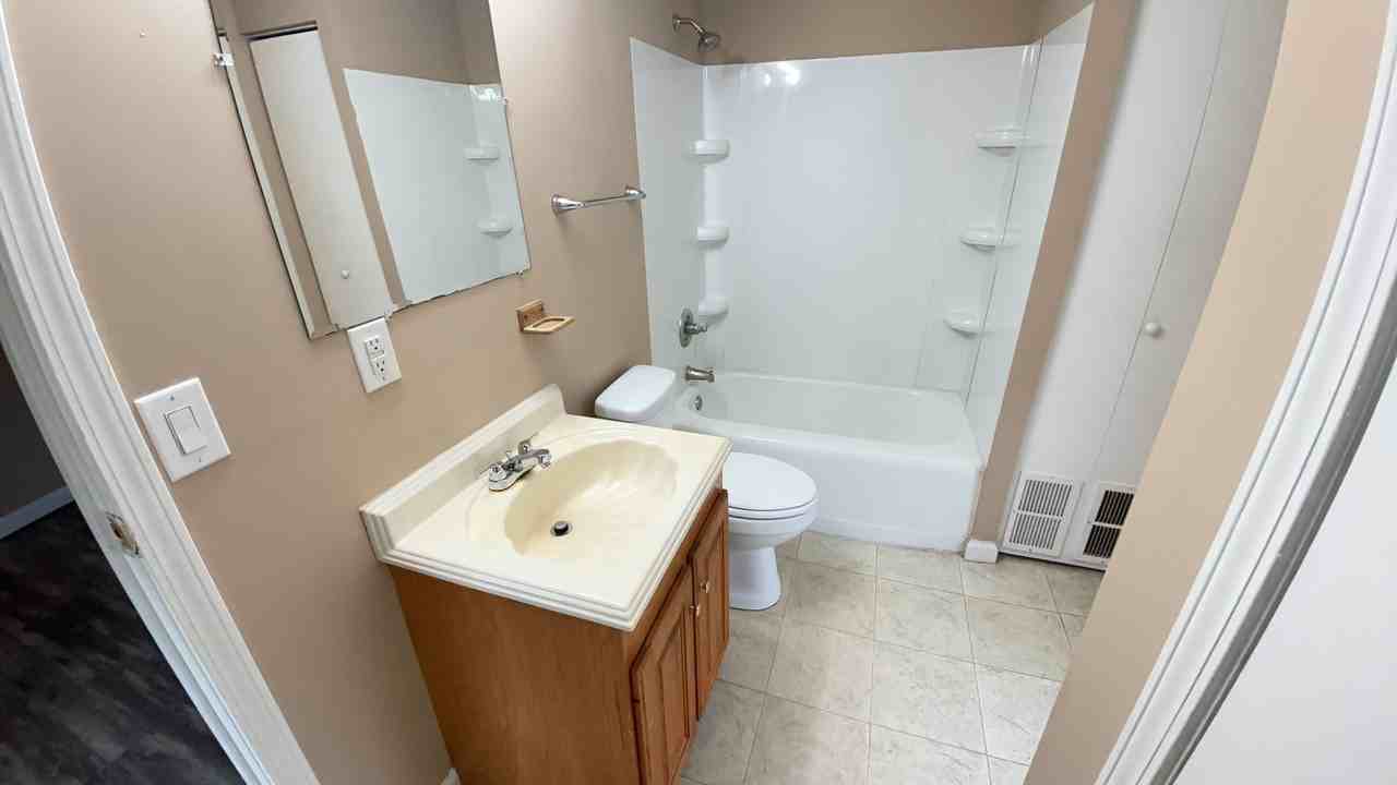 1326 Campbell Ave - Photo 3 of 12