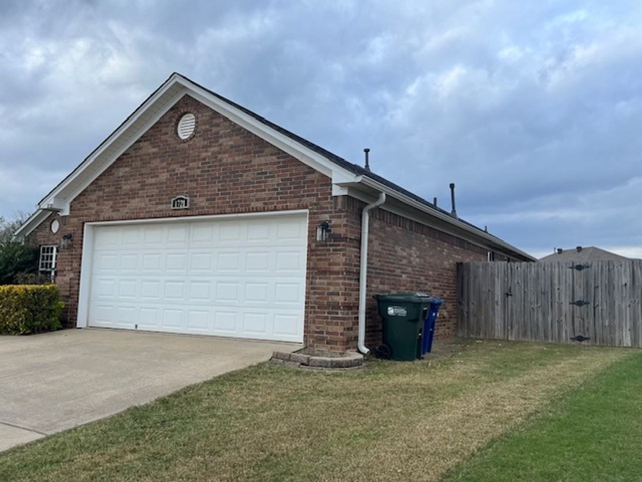 1721 Wysteria Ln - Photo 2 of 37