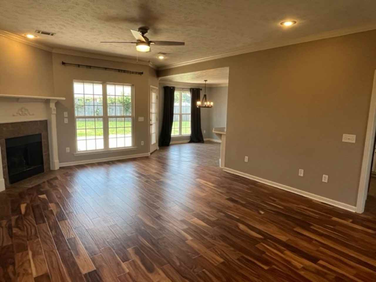 1721 Wysteria Ln - Photo 5 of 37