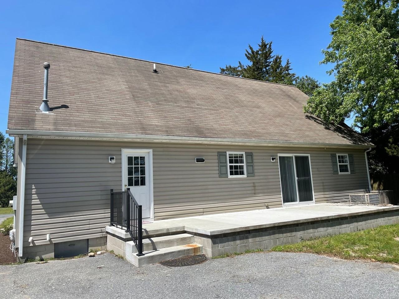 119 Morris Ave - Photo 2 of 18