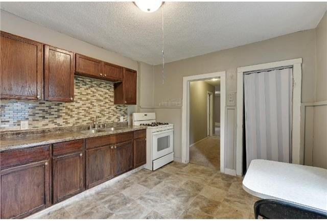 615 Minnehaha Ave E - Photo 4 of 9