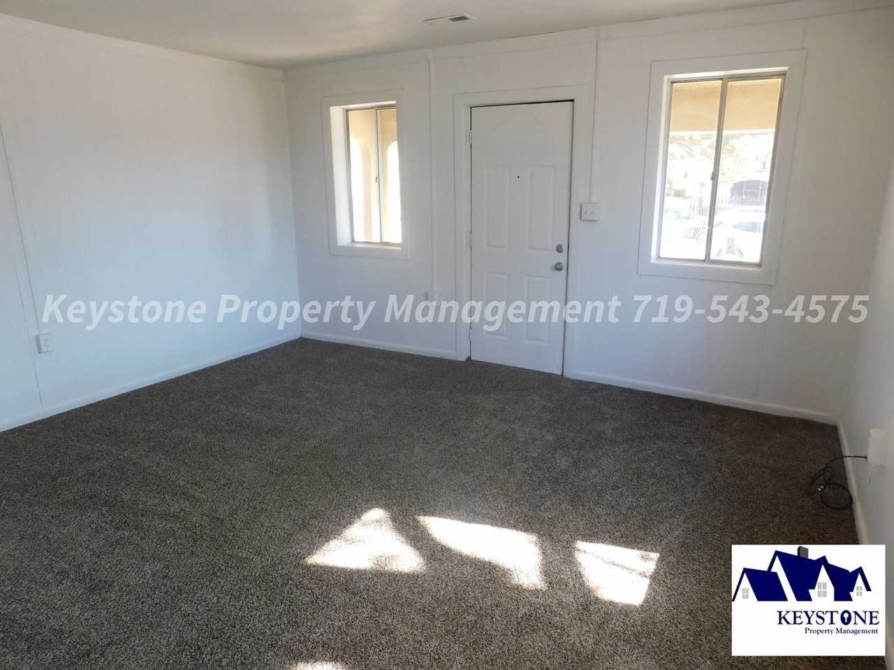 801 E 7th St - Photo 2 of 13