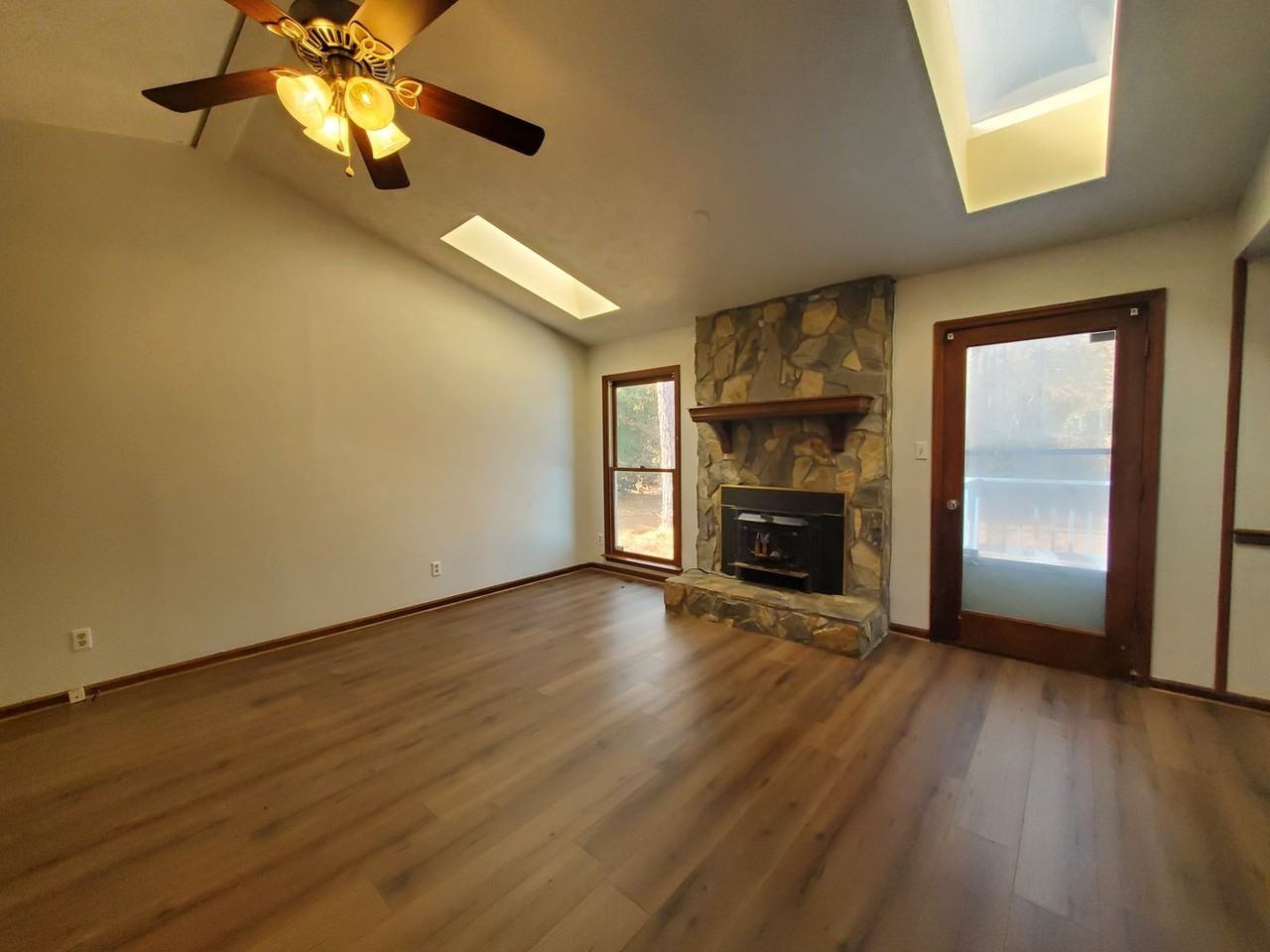 1525 Mintz Ave - Photo 2 of 24