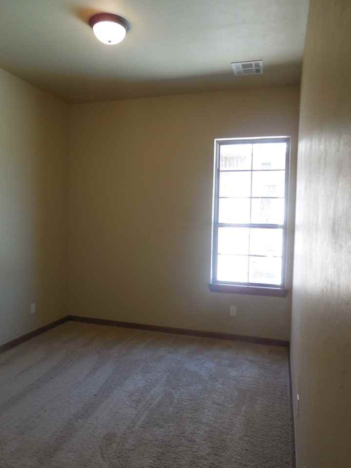 3320 Enclave Ln - Photo 5 of 33