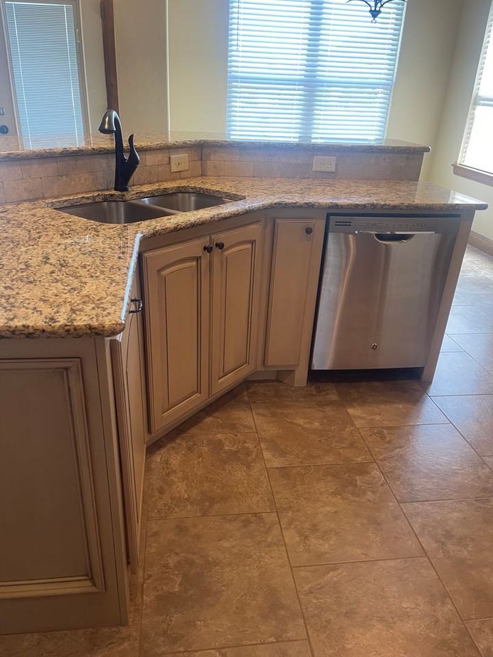 3320 Enclave Ln - Photo 7 of 33