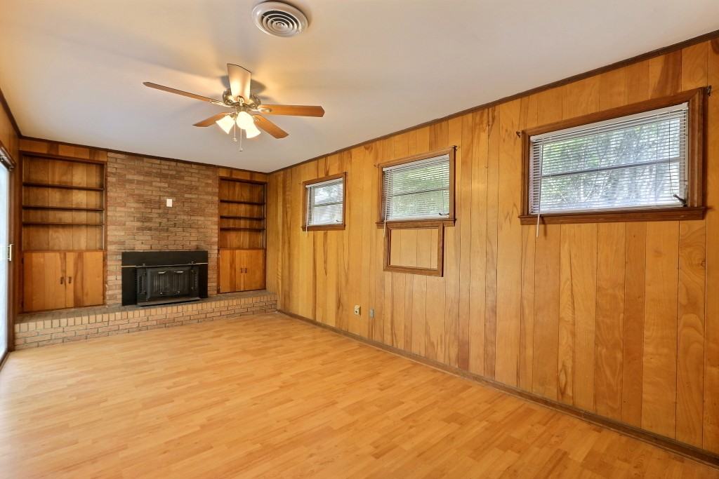 2240 Daffin Dr - Photo 3 of 30
