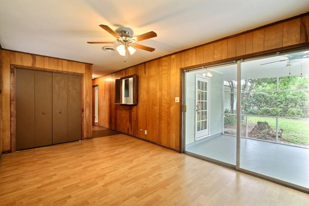 2240 Daffin Dr - Photo 6 of 30