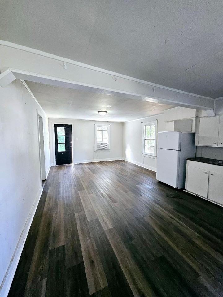 402 Kibbie St - Photo 2 of 7