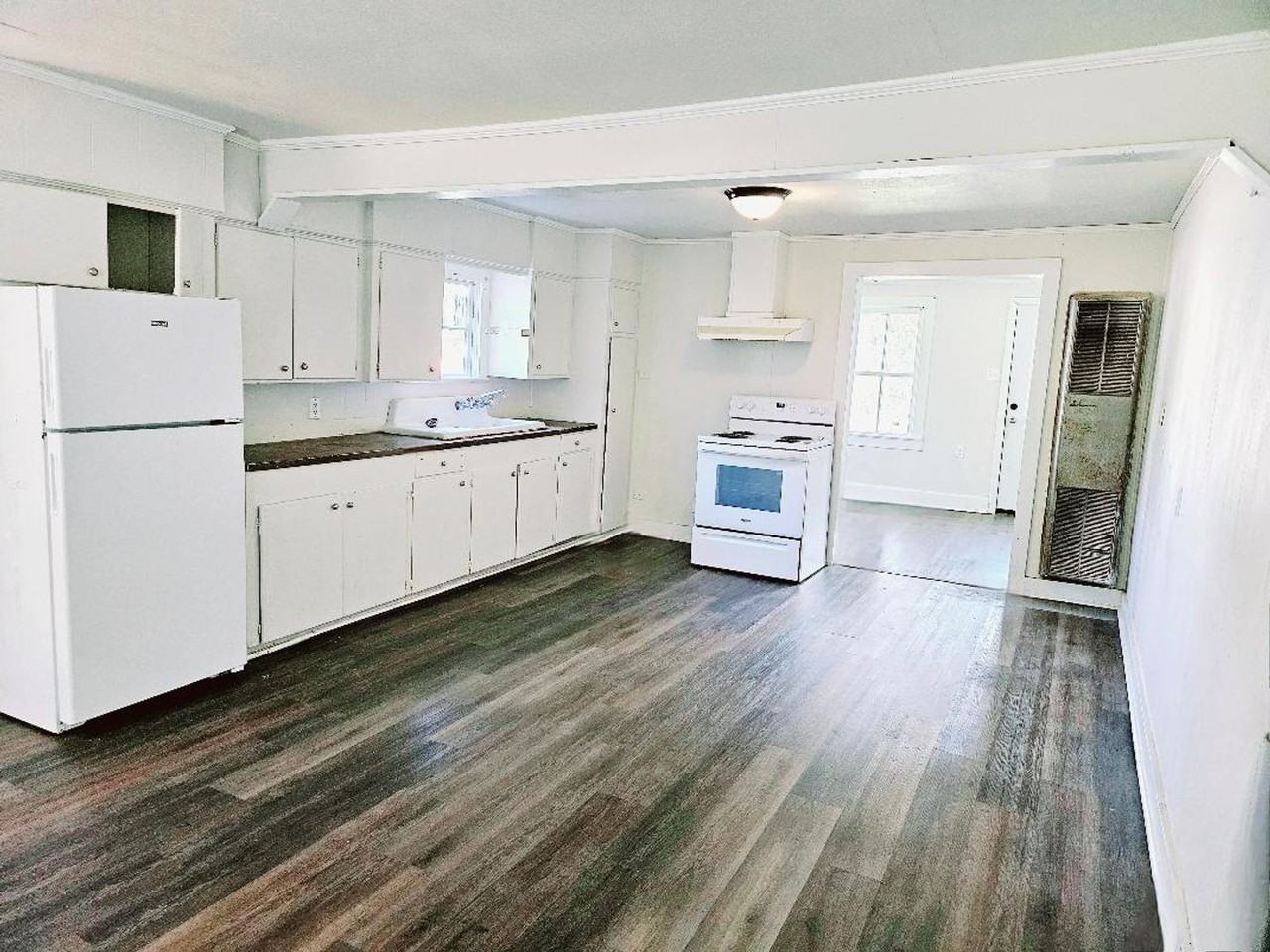402 Kibbie St - Photo 3 of 7