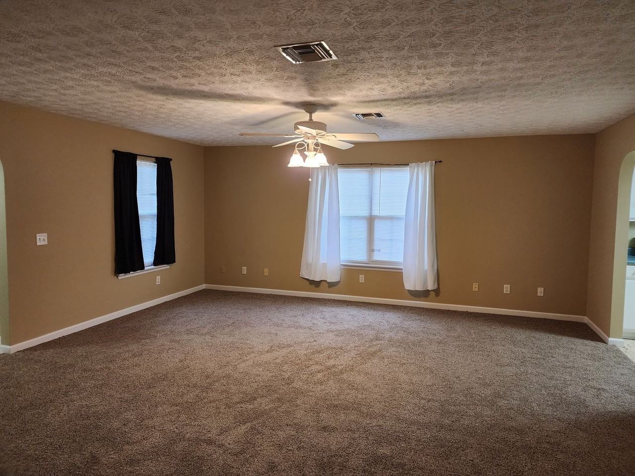 147 Coral Dr - Photo 2 of 12