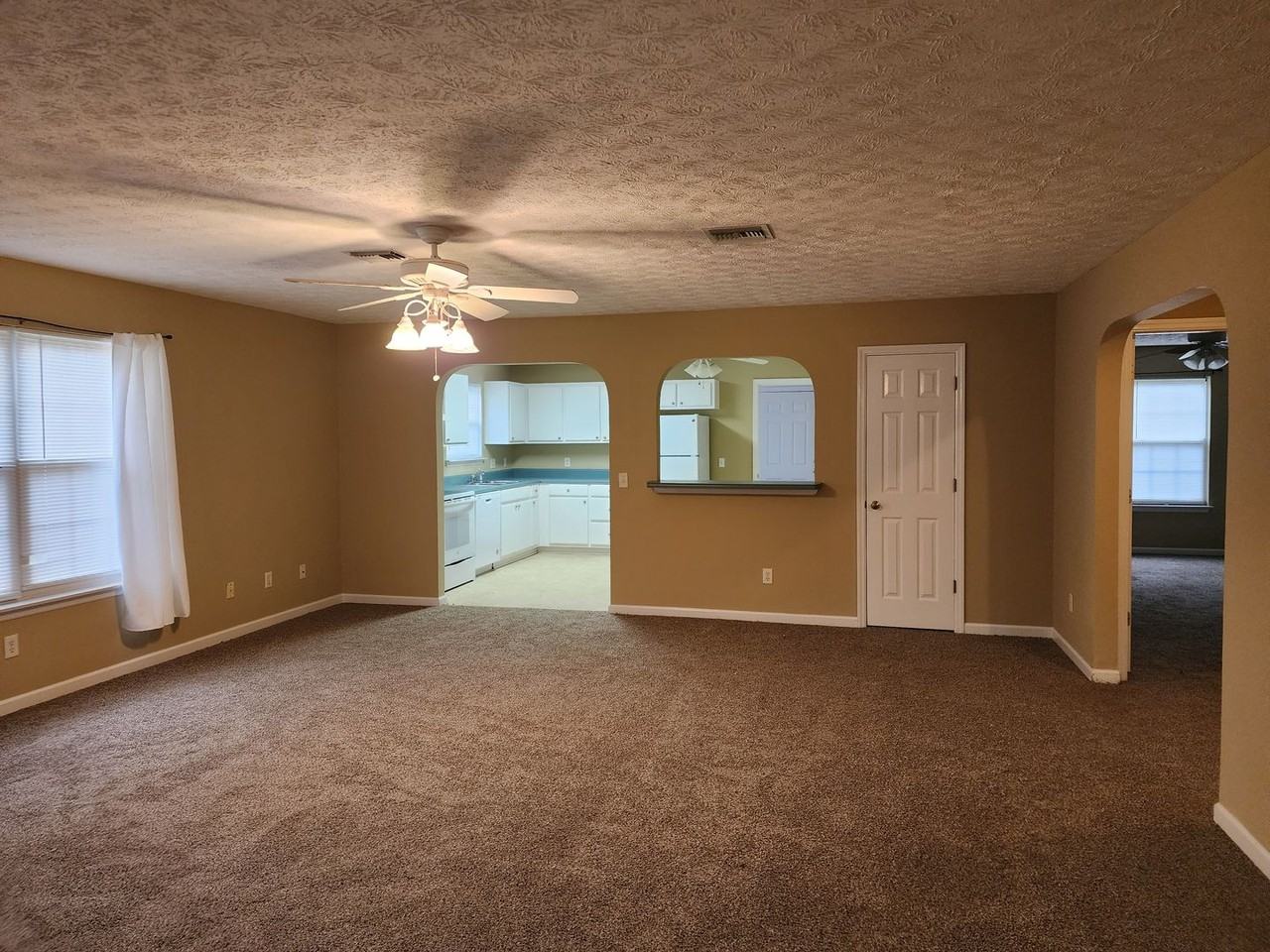 147 Coral Dr - Photo 3 of 12