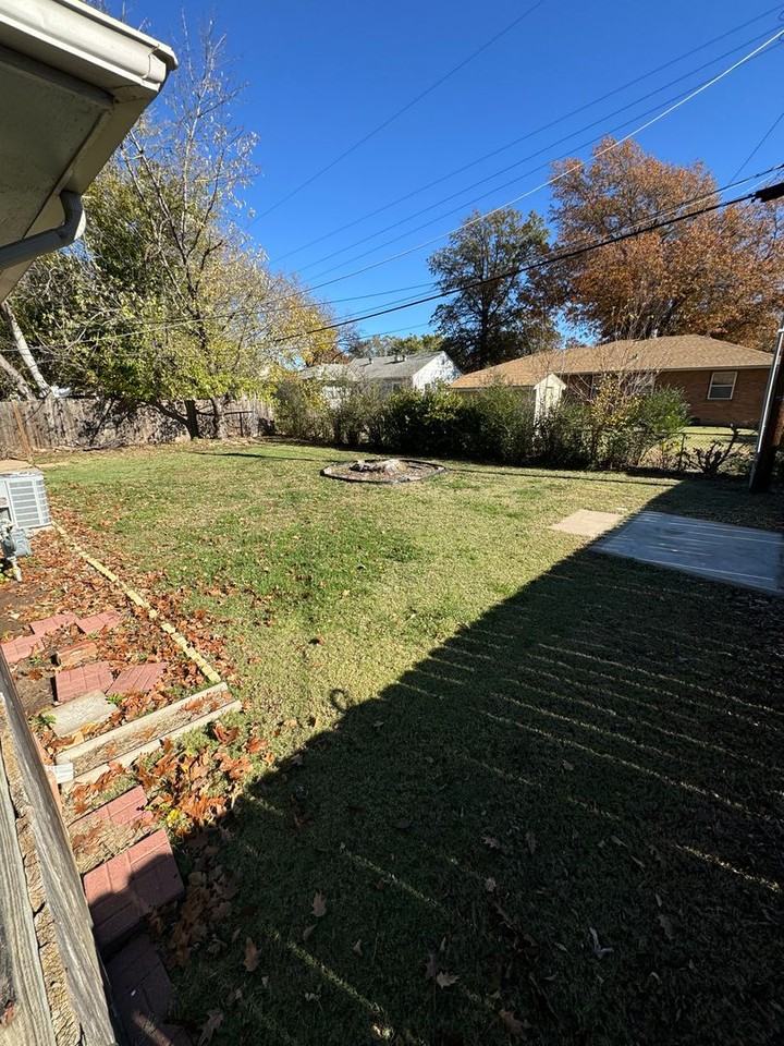 816 Spruce St - Photo 2 of 10