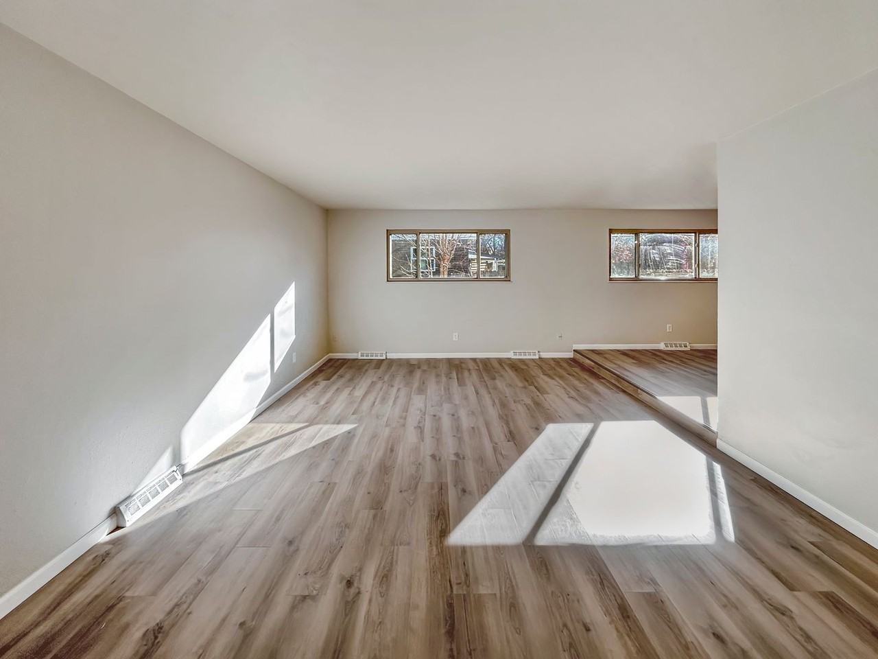 3315 S Akron St - Photo 7 of 50