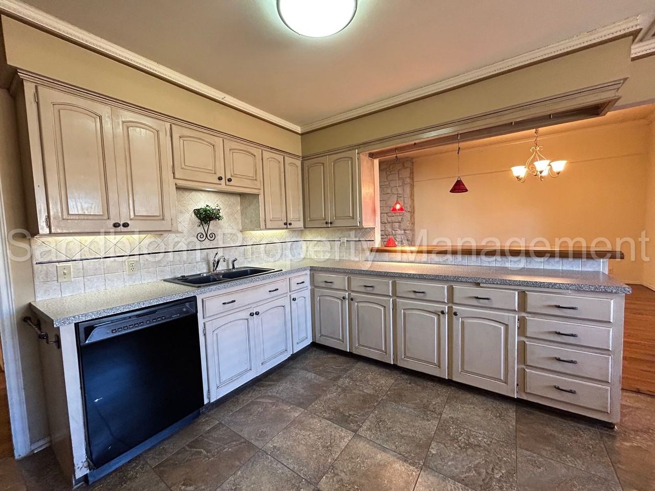 5549 E 61st Pl - Photo 6 of 18