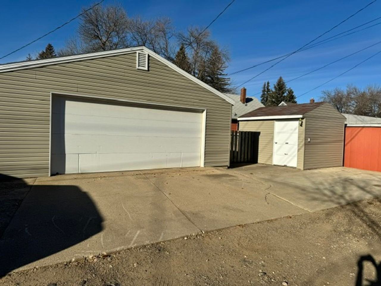 909 5th St Sw - Photo 2 of 3