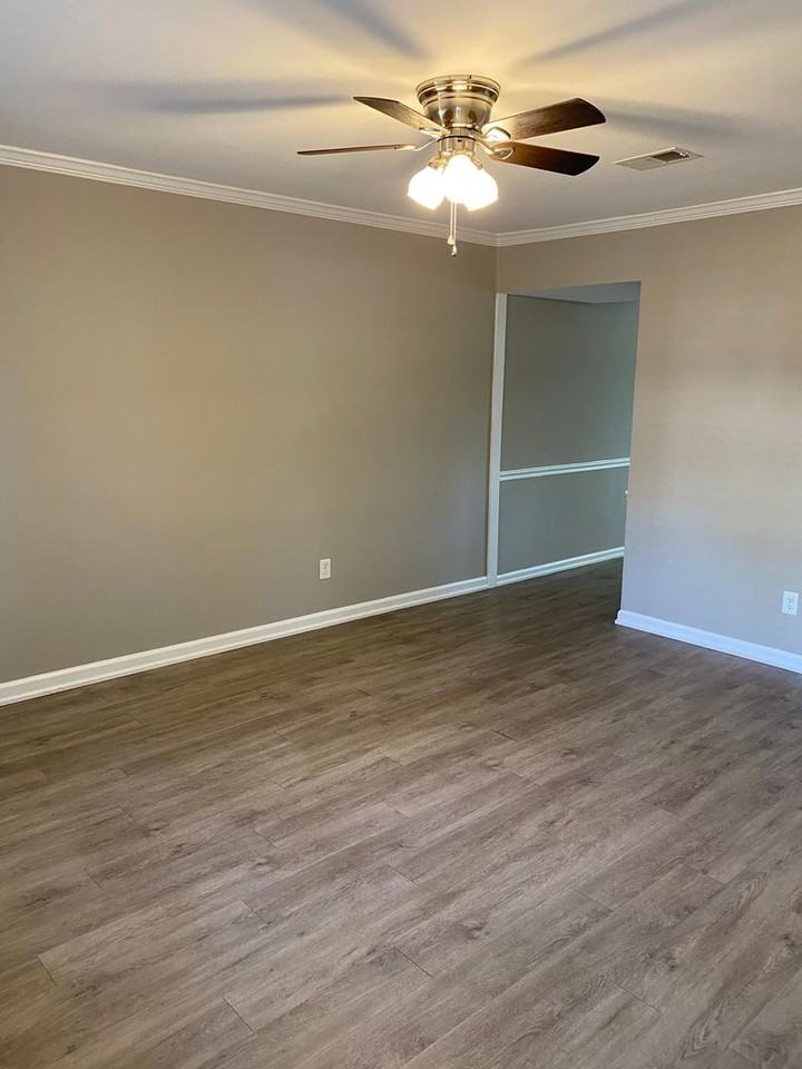 Victoria Lane Apartments - Photo 4 of 13