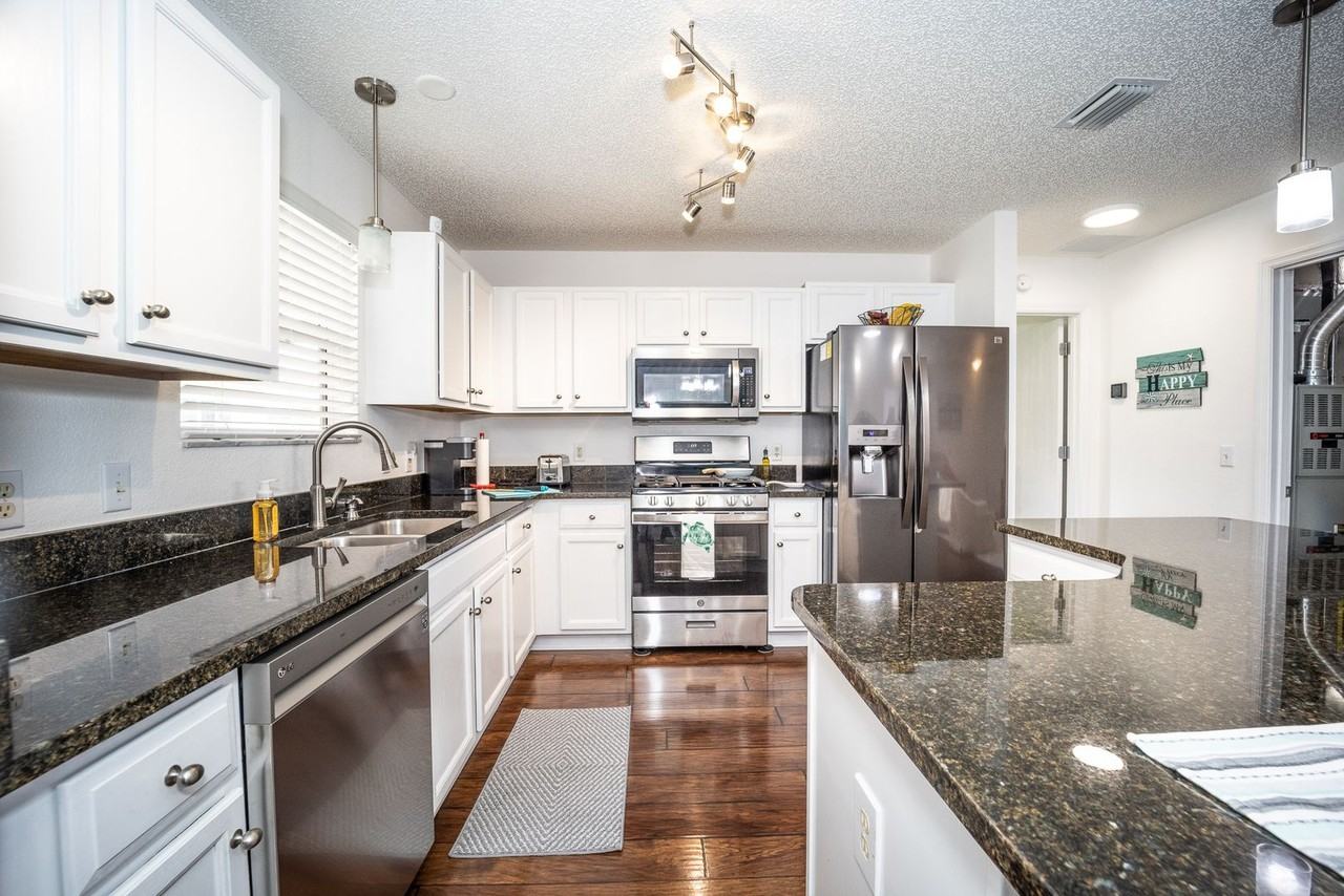 9245 Se 178th Madeline Ln - Photo 3 of 18