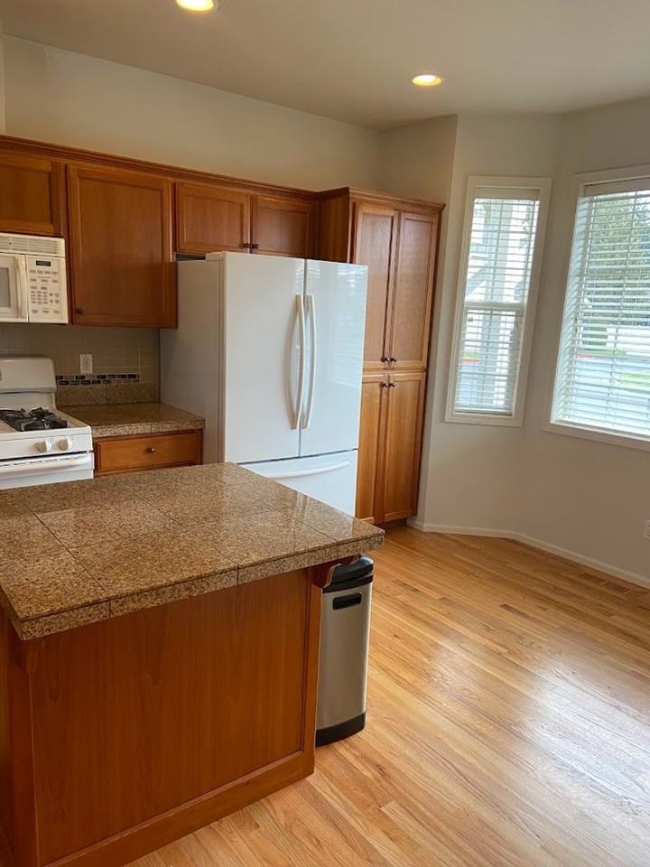 1725 Harrison Pl - Photo 3 of 22