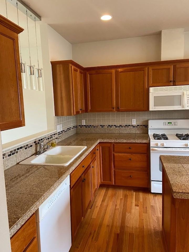 1725 Harrison Pl - Photo 4 of 22
