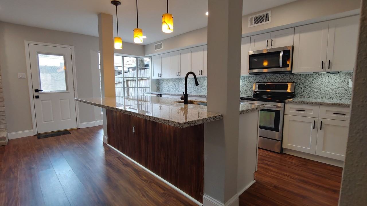 14211 Misty Meadow Ln - Photo 2 of 15