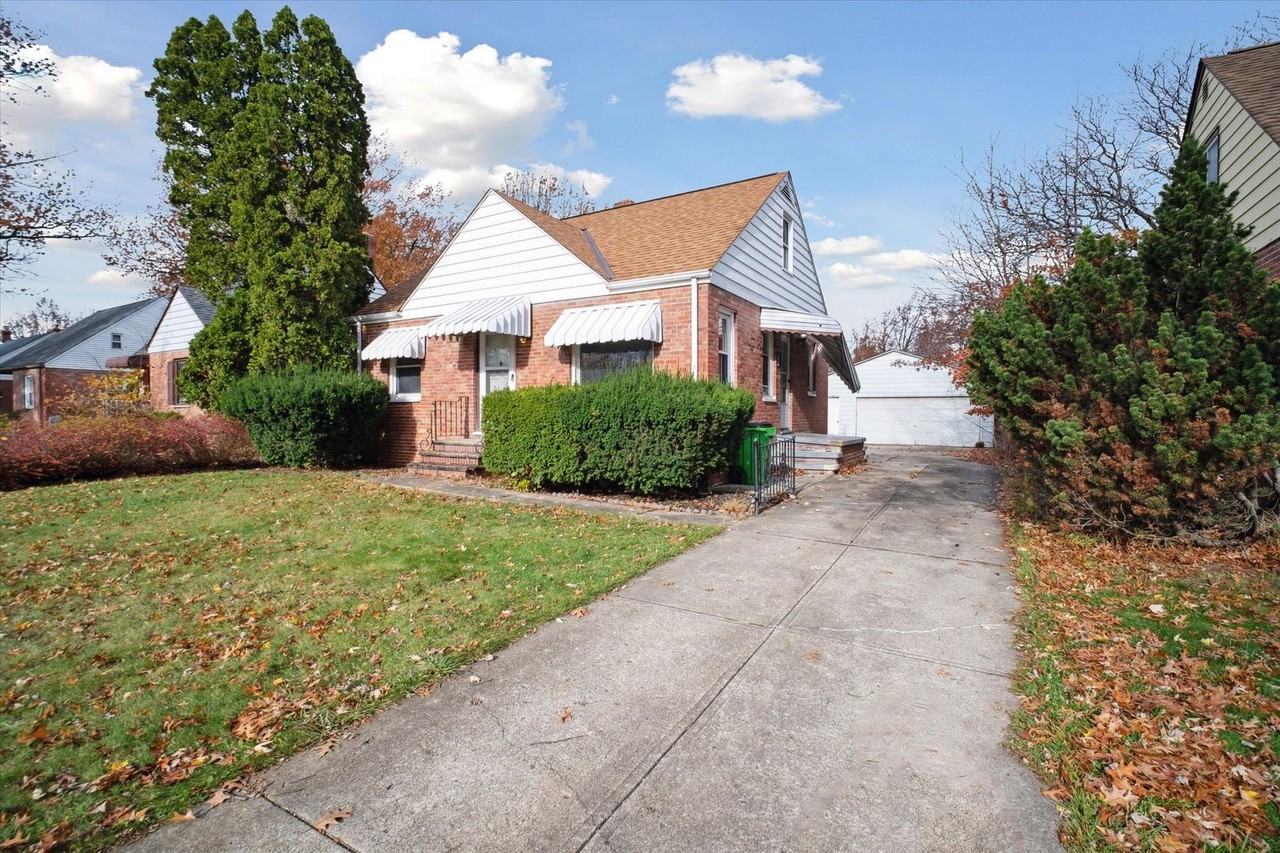 25301 Marsdon Dr - Photo 2 of 21