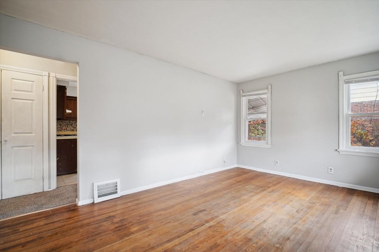 25301 Marsdon Dr - Photo 5 of 21