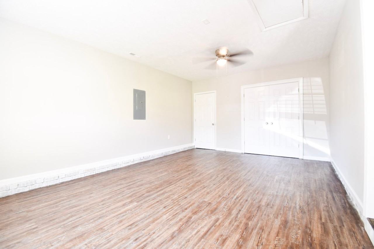 411 Northwoods Dr - Photo 4 of 19