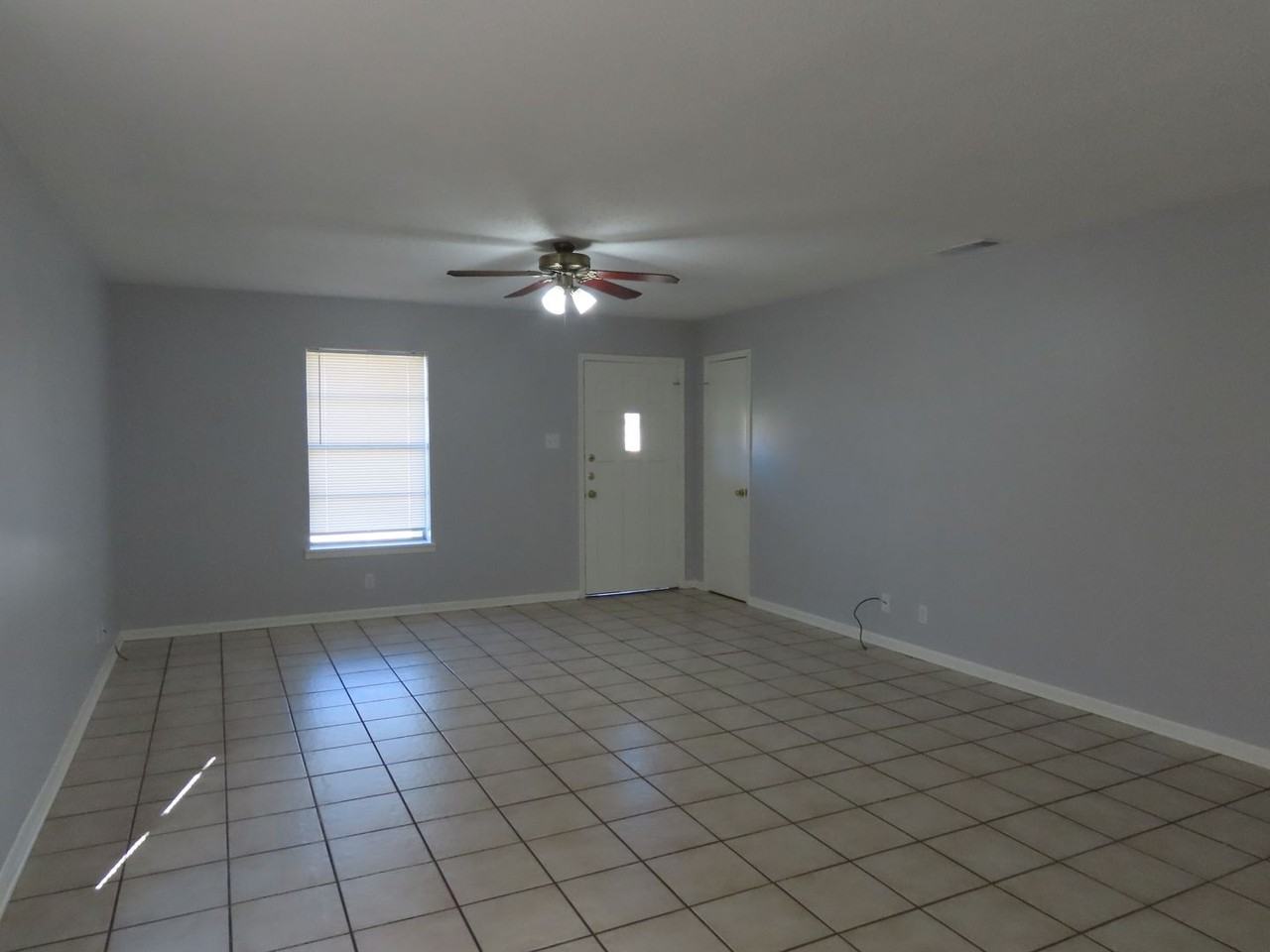 804 Fleetwood St - Photo 5 of 24