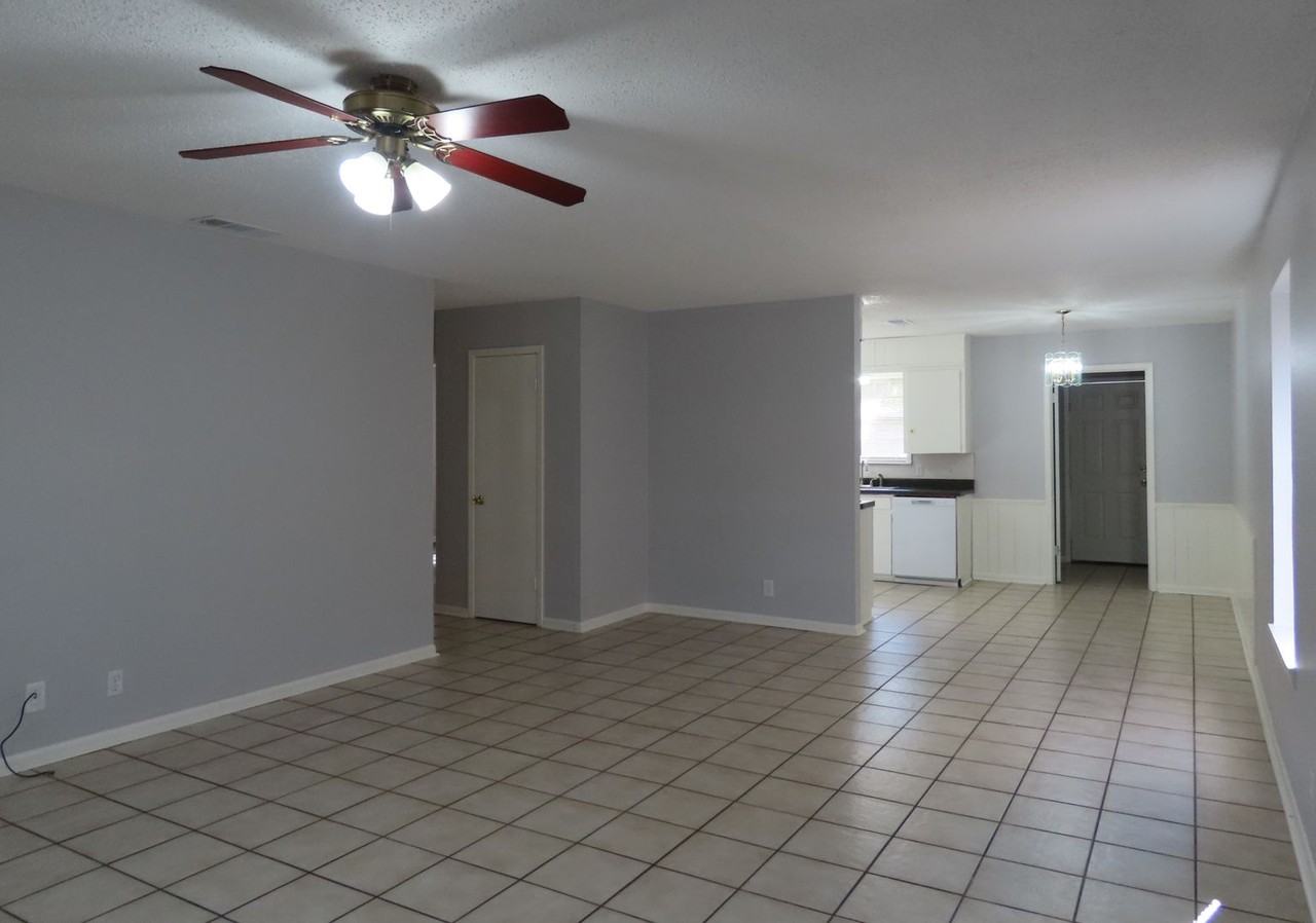 804 Fleetwood St - Photo 6 of 24