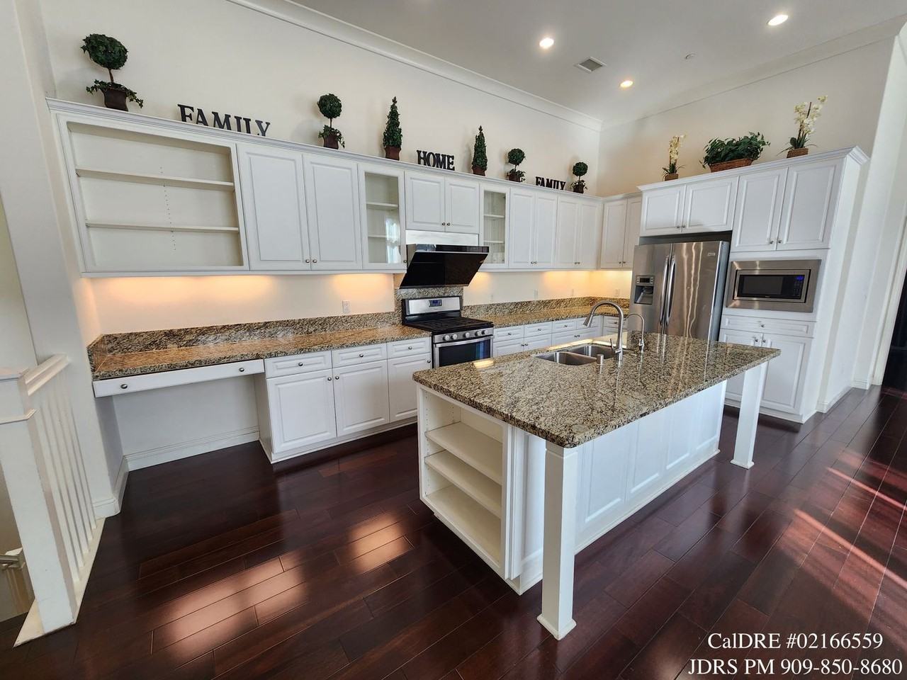 25 Mayfair - Photo 3 of 17