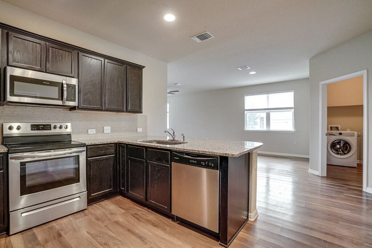 1701 Logan Dr #34 - Photo 3 of 20