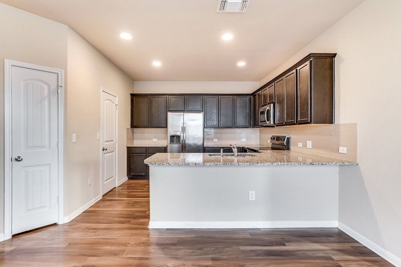 1701 Logan Dr #34 - Photo 5 of 20