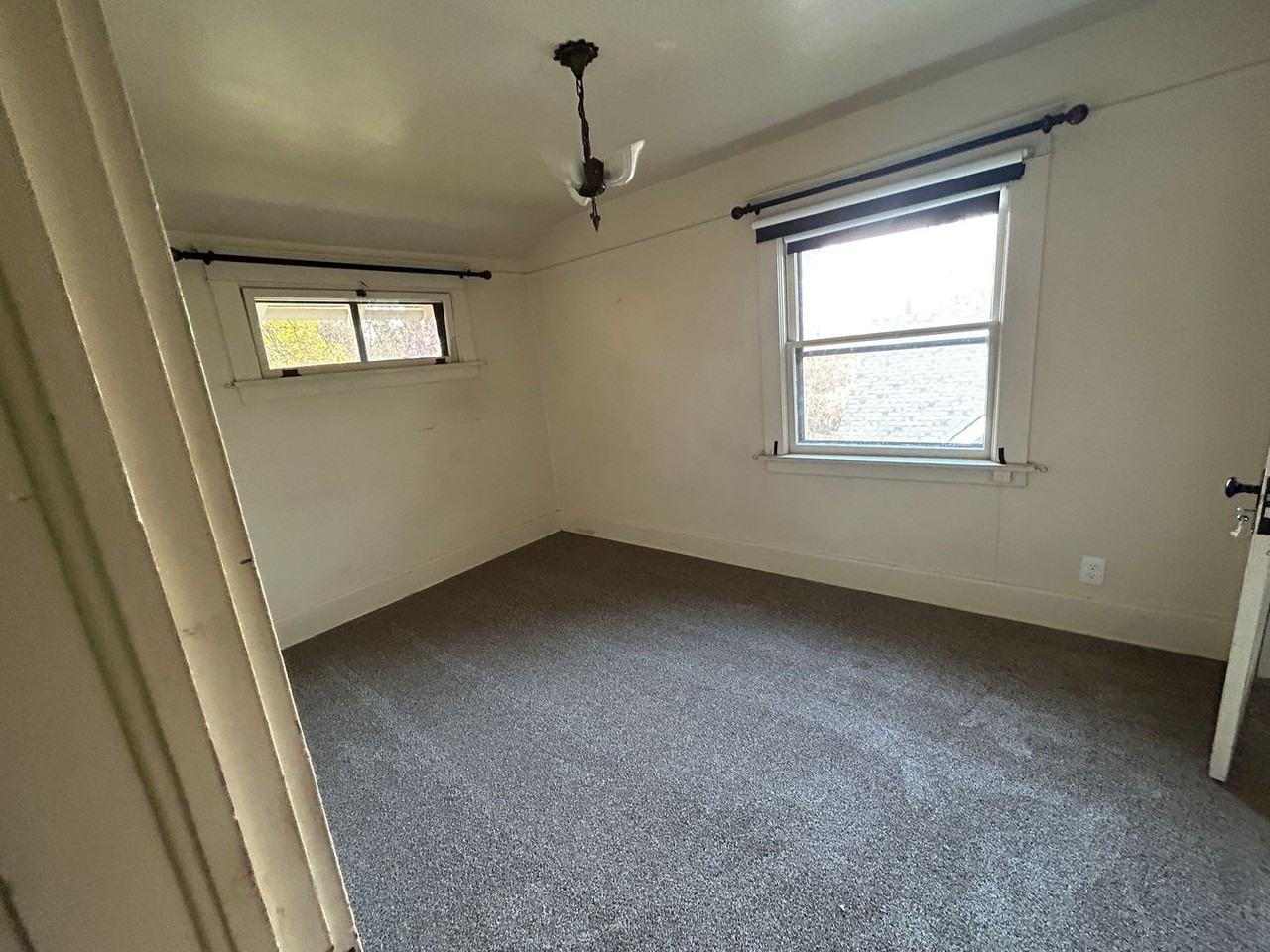 1824 S Perry St - Photo 2 of 12
