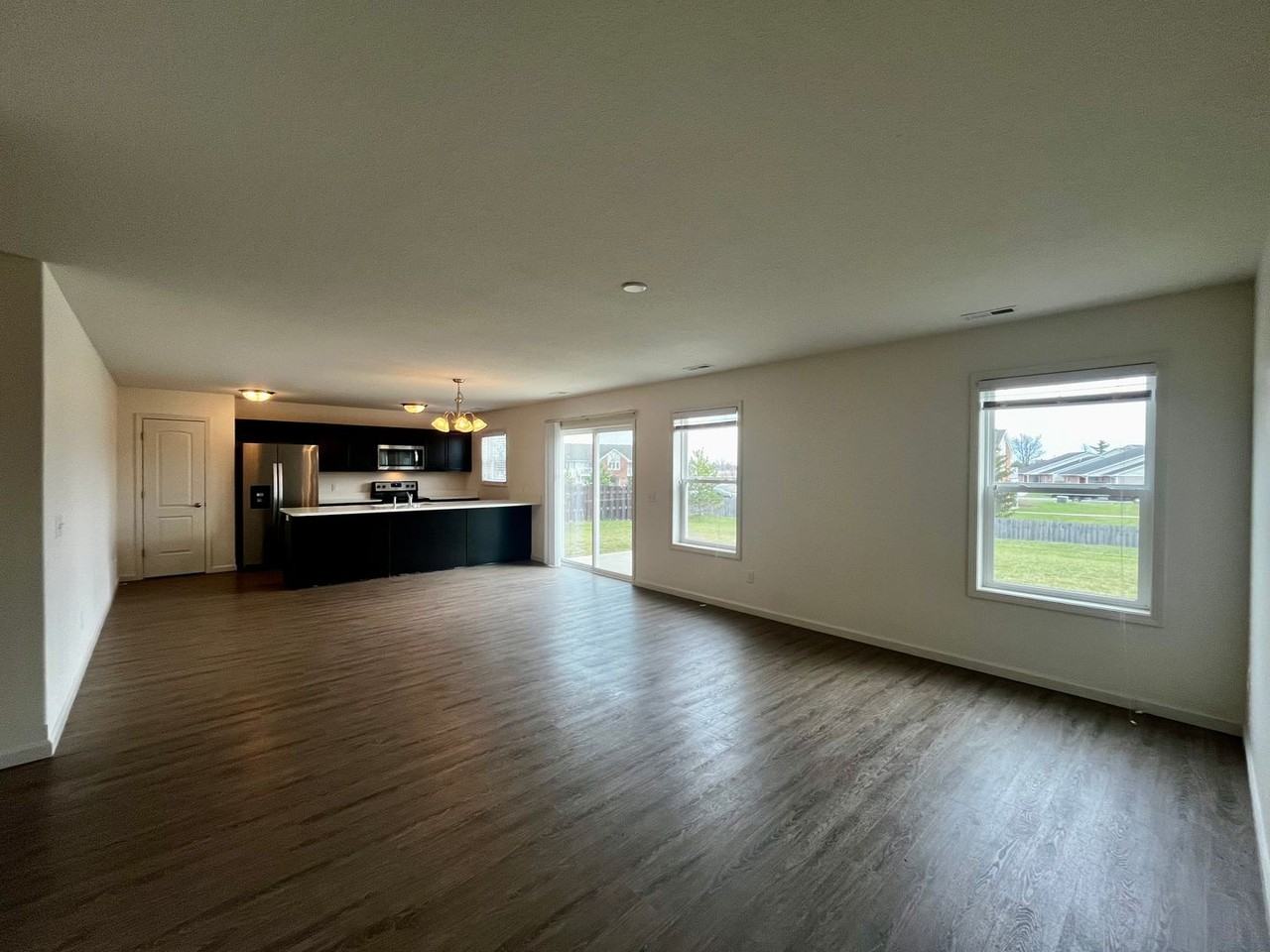 1649 Glen Hollow Dr - Photo 3 of 31