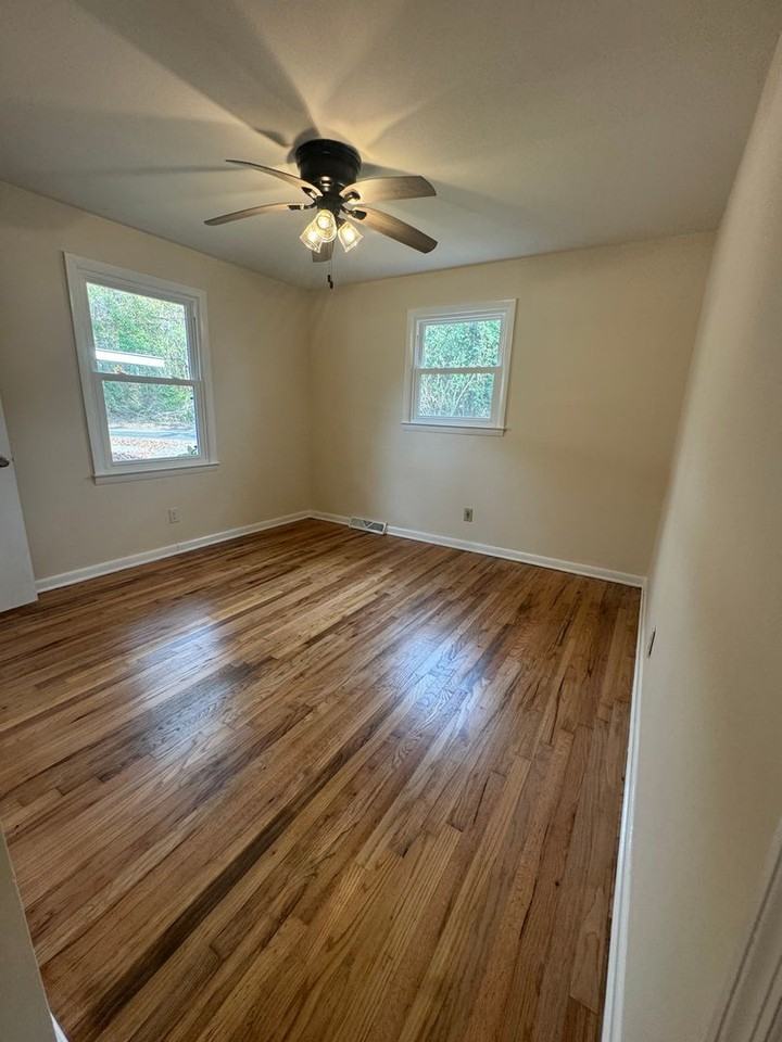 500 Old Whiskey Rd S - Photo 3 of 9