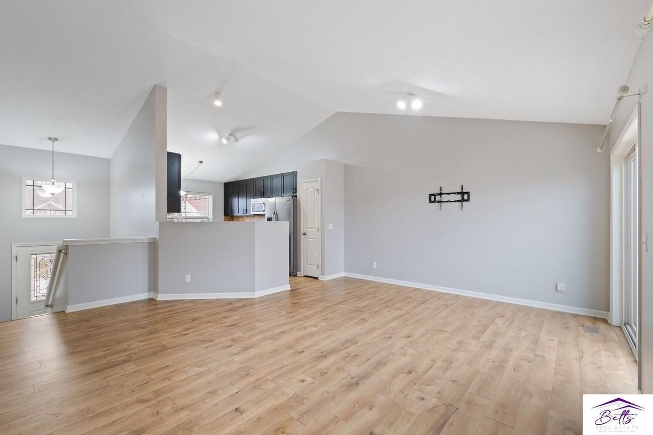 1410 N 208th St - Photo 2 of 20