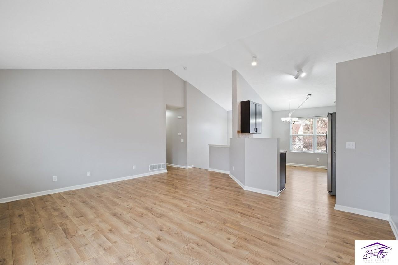 1410 N 208th St - Photo 3 of 20