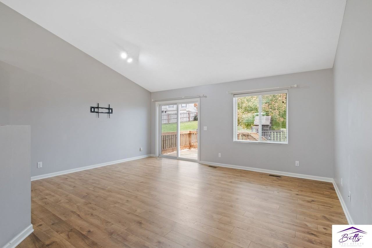 1410 N 208th St - Photo 4 of 20