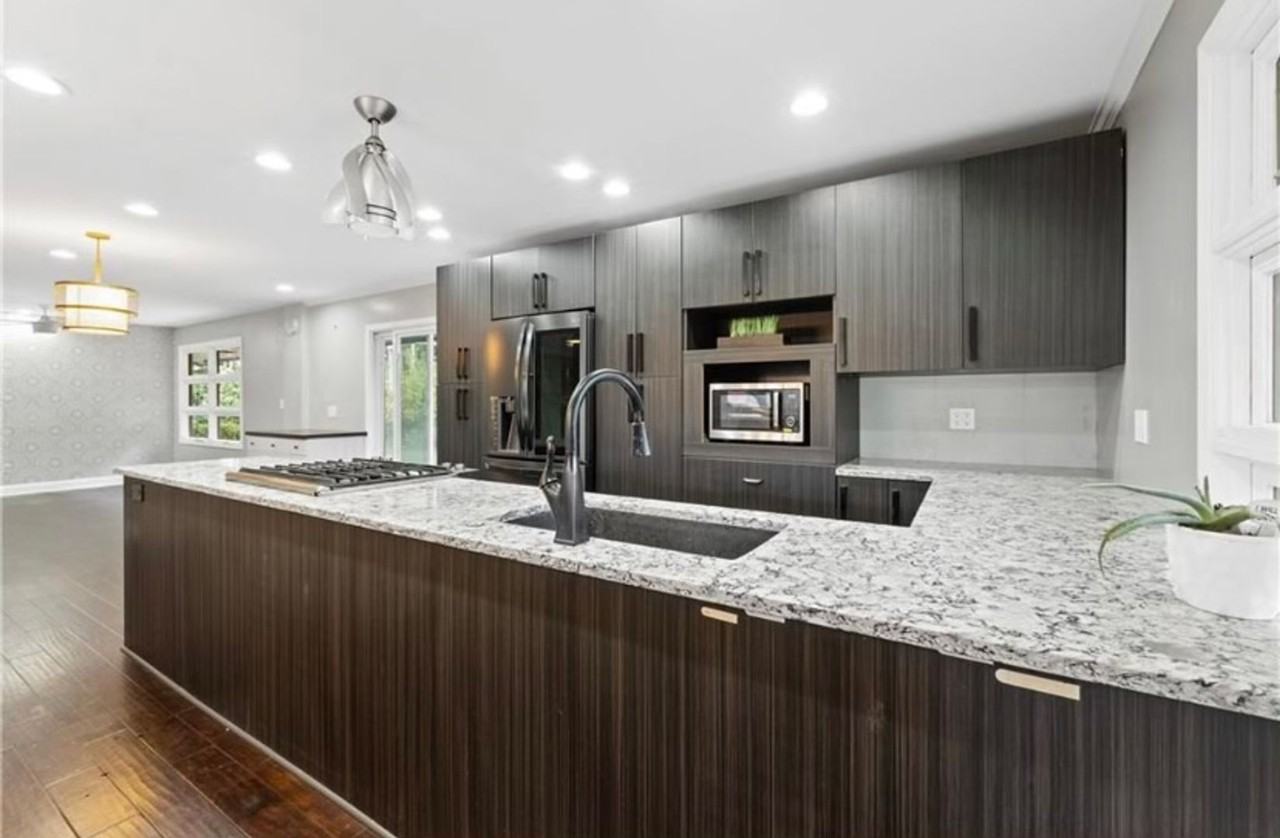 400 E 54th St - Photo 3 of 18