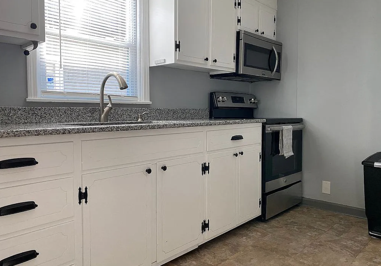 1112 N Broadway St - Photo 3 of 11