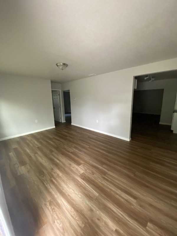 1221 Holmes St - Photo 3 of 19